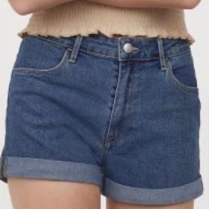 Regular waist shorts